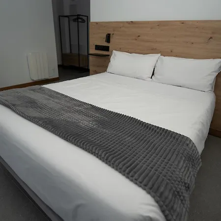 Apartamentos Puerta De Occidente Cornellana Esterno foto